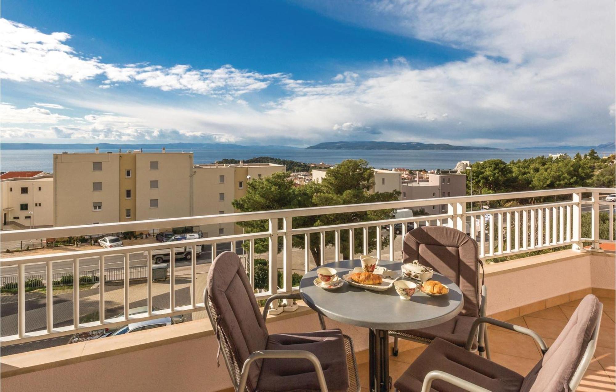 1 Bedroom Stunning Apartment In Makarska Extérieur photo