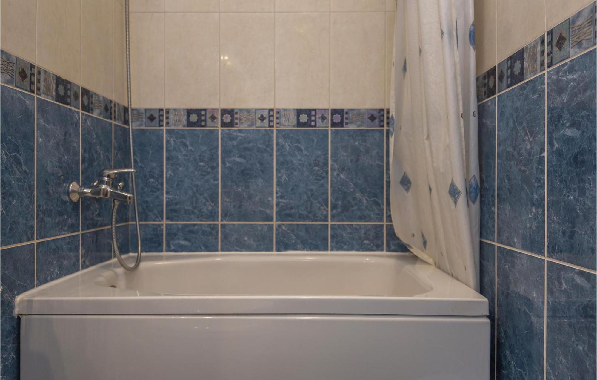 1 Bedroom Stunning Apartment In Makarska Extérieur photo
