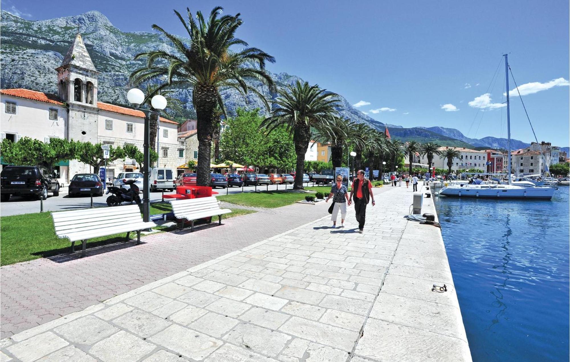 1 Bedroom Stunning Apartment In Makarska Extérieur photo